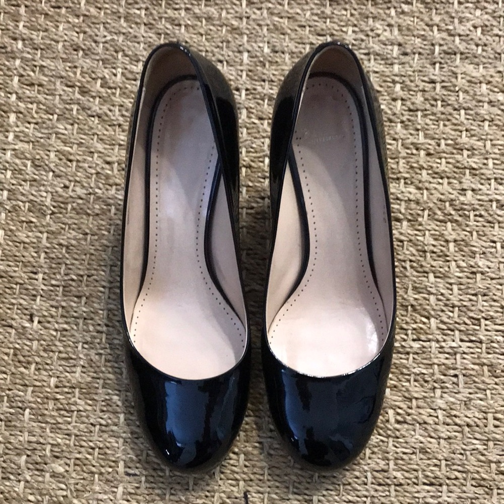 Bally classic black pumps size 7US, 37.5EU